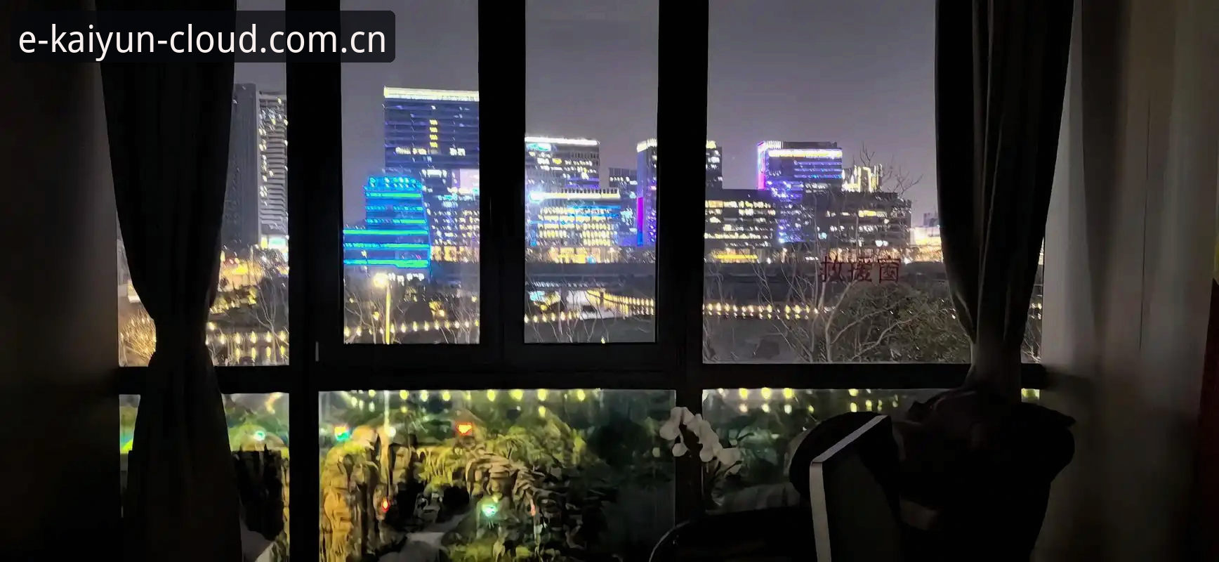 傍晚六点，办公室的灯还亮着，李悦把手机屏幕转向我，屏幕上显示着安卓下载页面的二维码，旁边是一行小字：“原则先行v2.3.1版本已更新。”她问了一句很多用户都问过的话：“原则先行安卓版APP怎么下载？电脑上能登录吗？”我没有马上回答，而是先看了一眼她的桌面——那台用了四年的笔记本上，正开着三个浏览器标签页。这个场景，我过去一年里见过不下百次。今天，不妨把这些问题一次说清楚。